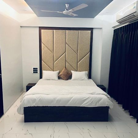 Hotel New City Light 수라트 외부 사진