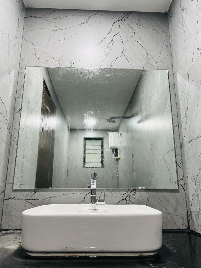 Hotel New City Light 수라트 외부 사진