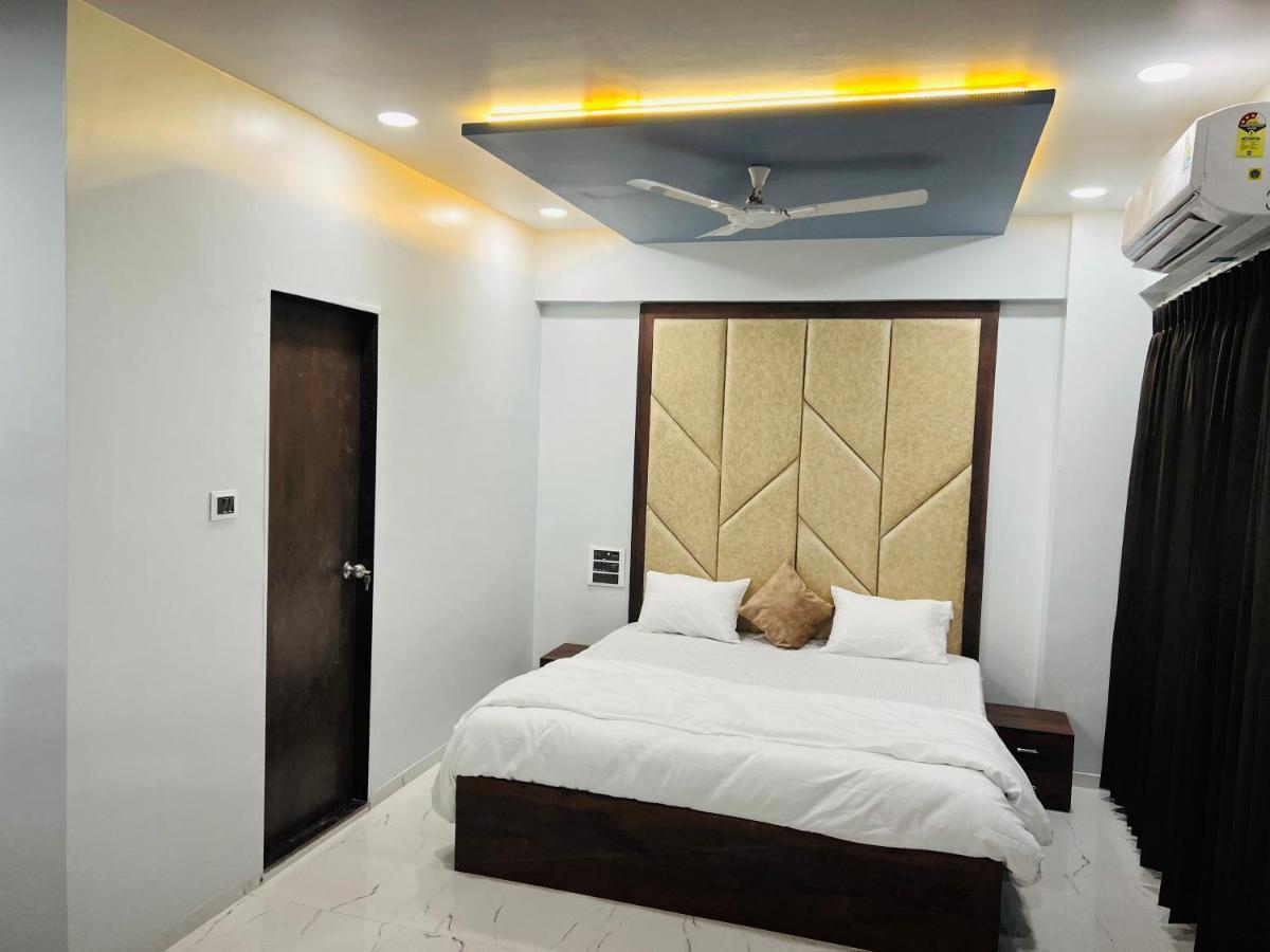 Hotel New City Light 수라트 외부 사진