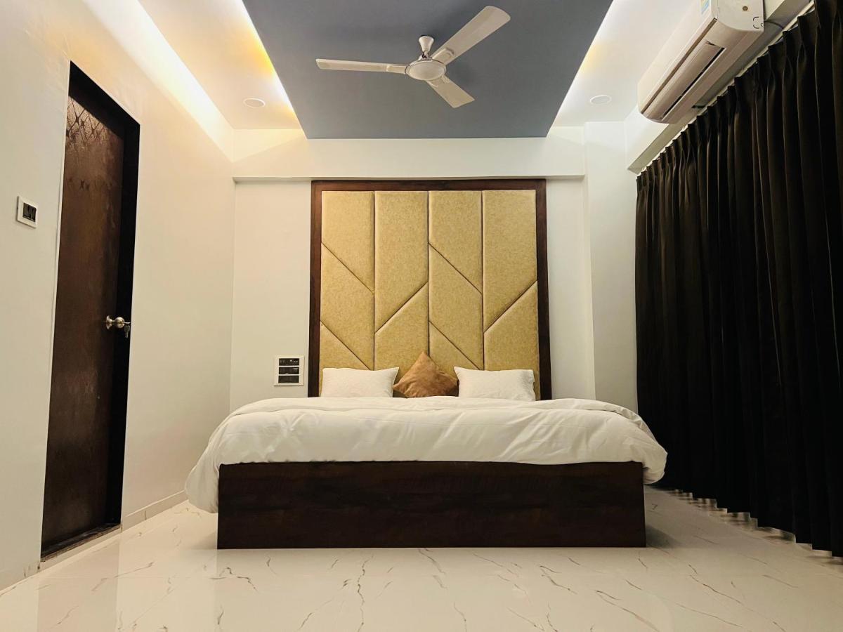 Hotel New City Light 수라트 외부 사진