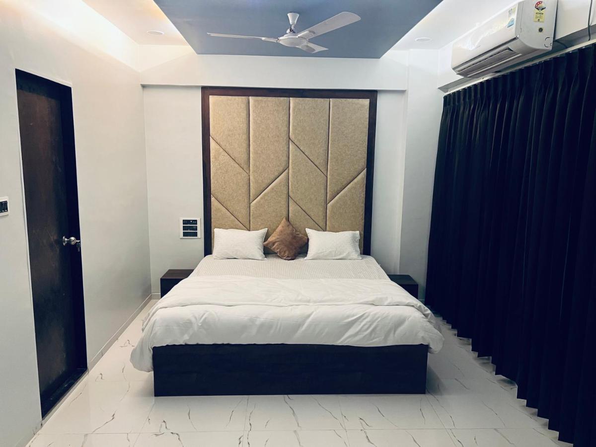 Hotel New City Light 수라트 외부 사진