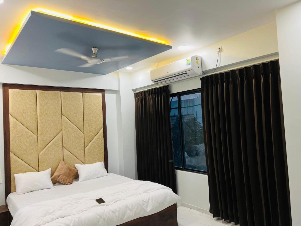 Hotel New City Light 수라트 외부 사진