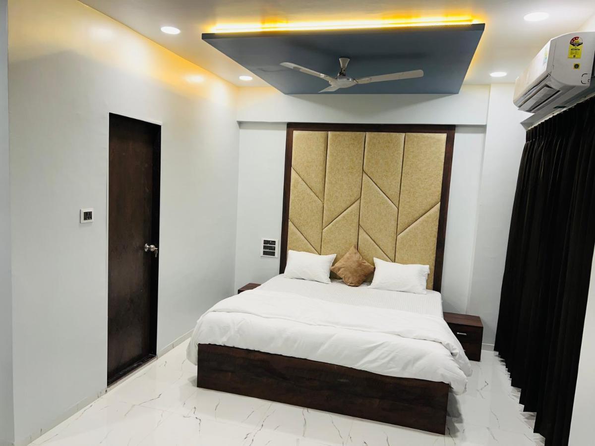 Hotel New City Light 수라트 외부 사진