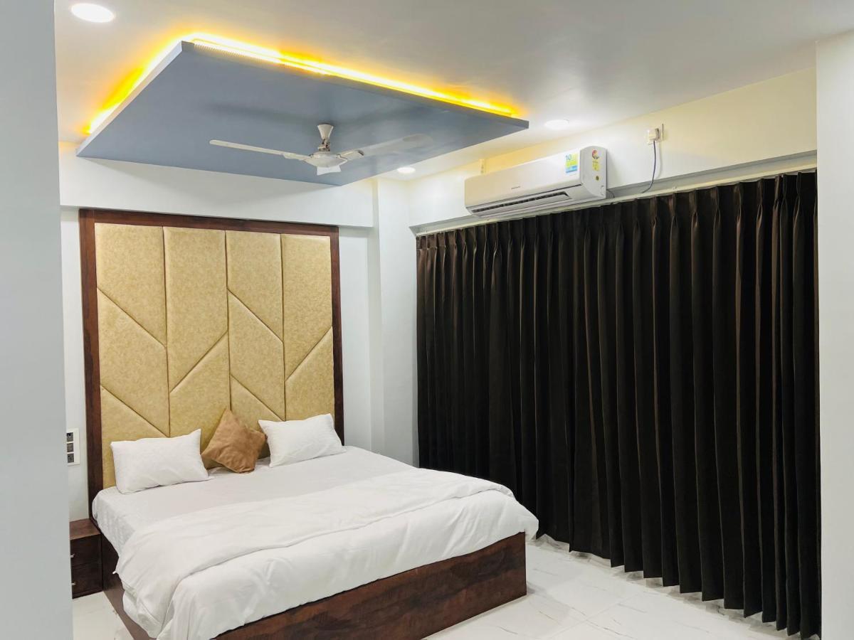 Hotel New City Light 수라트 외부 사진